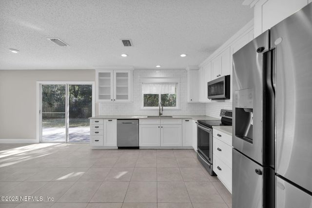 1154 DAWN CREEK Court, Jacksonville, FL 32218