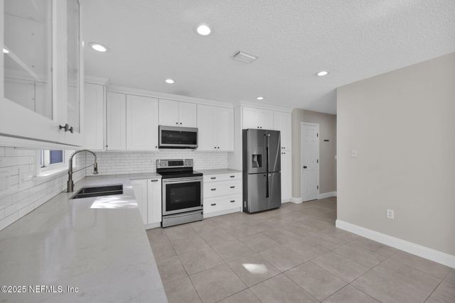 1154 DAWN CREEK Court, Jacksonville, FL 32218