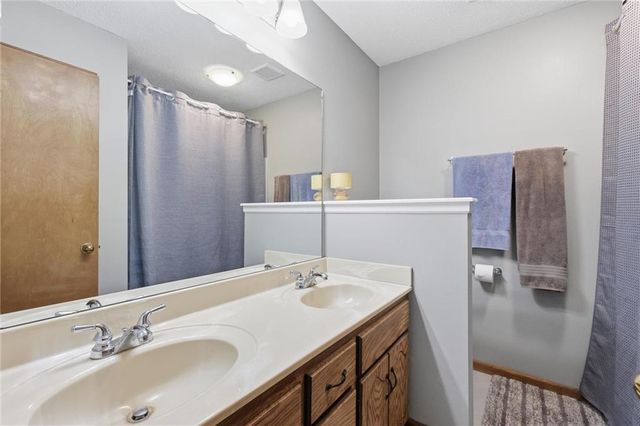 913 Park Avenue, Leavenworth, KS 66048