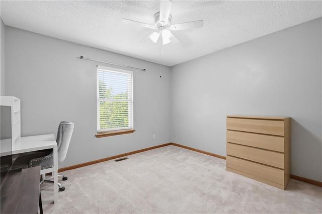 913 Park Avenue, Leavenworth, KS 66048