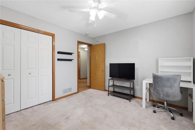 913 Park Avenue, Leavenworth, KS 66048