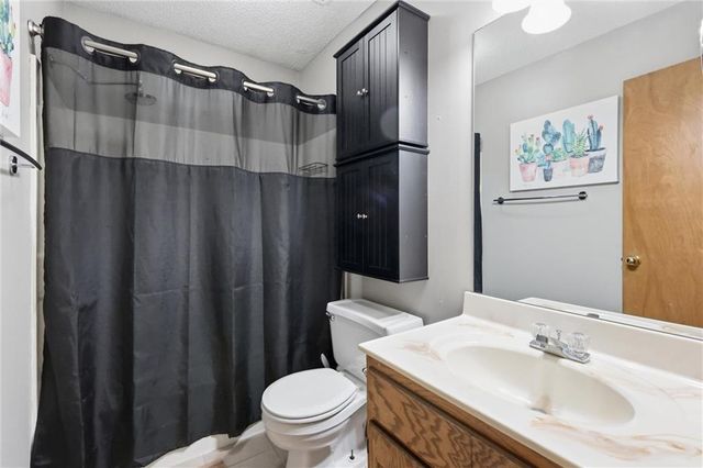 913 Park Avenue, Leavenworth, KS 66048