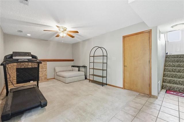 913 Park Avenue, Leavenworth, KS 66048