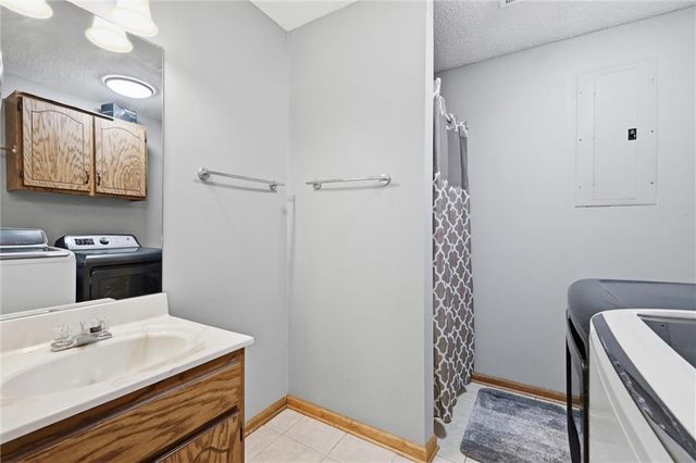 913 Park Avenue, Leavenworth, KS 66048