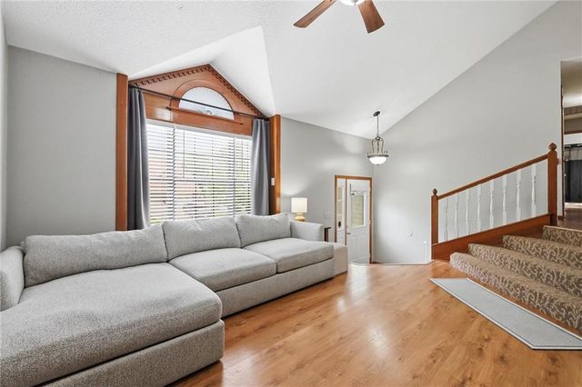 913 Park Avenue, Leavenworth, KS 66048