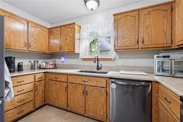 913 Park Avenue, Leavenworth, KS 66048