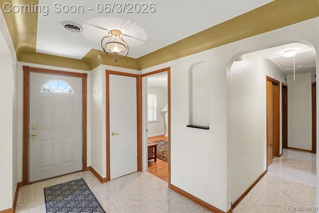 46430 Schoenherr Road, Utica, MI 48315