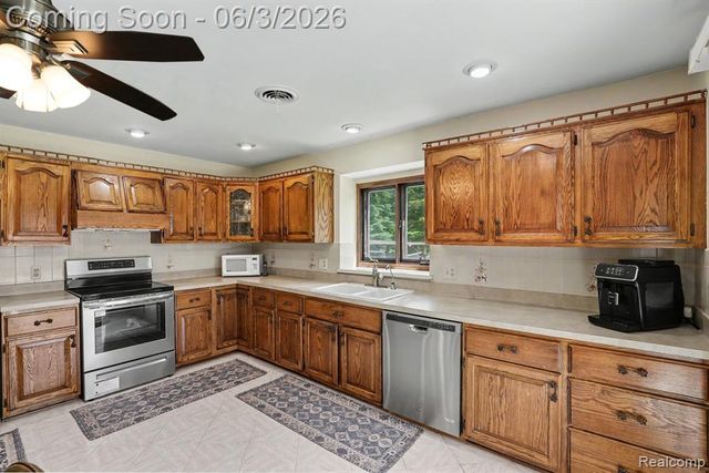 46430 Schoenherr Road, Utica, MI 48315