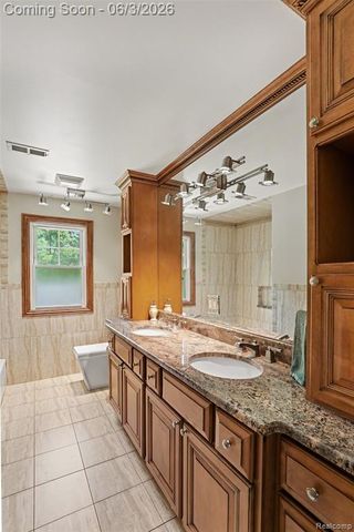 46430 Schoenherr Road, Utica, MI 48315