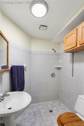 46430 Schoenherr Road, Utica, MI 48315