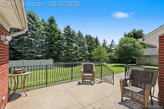 46430 Schoenherr Road, Utica, MI 48315