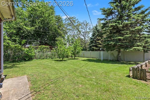 46430 Schoenherr Road, Utica, MI 48315