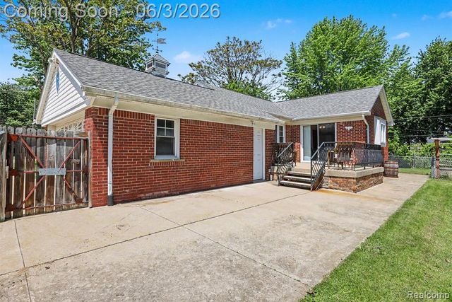 46430 Schoenherr Road, Utica, MI 48315