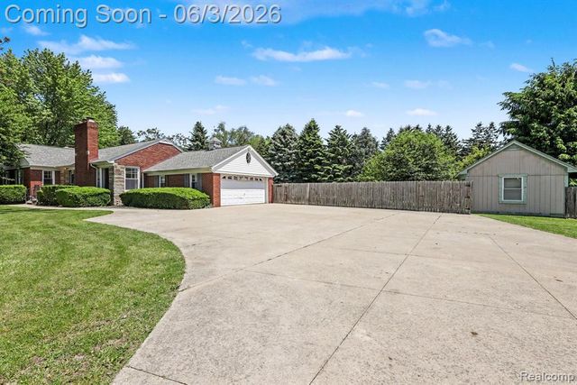 46430 Schoenherr Road, Utica, MI 48315