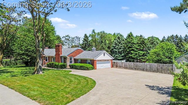 46430 Schoenherr Road, Utica, MI 48315