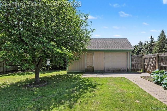 46430 Schoenherr Road, Utica, MI 48315