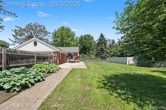 46430 Schoenherr Road, Utica, MI 48315