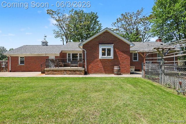 46430 Schoenherr Road, Utica, MI 48315