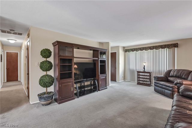 6518 Maplehurst Road, North Olmsted, OH 44070