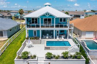 107 Windjammer St, Rockport, TX 78382