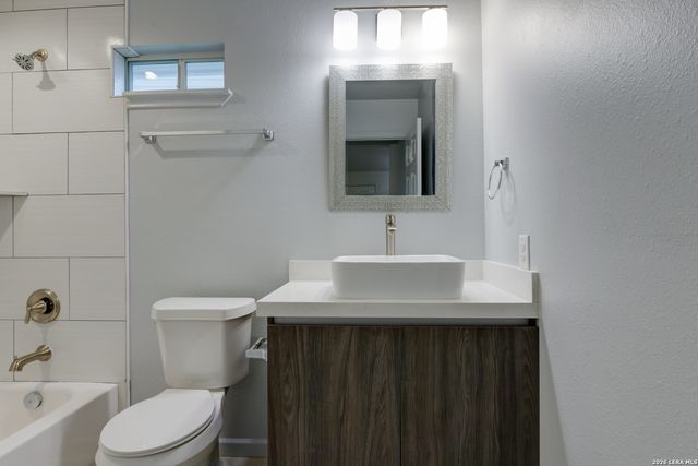 6626 Woodstock, San Antonio, TX 78223