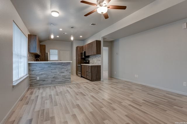 6626 Woodstock, San Antonio, TX 78223