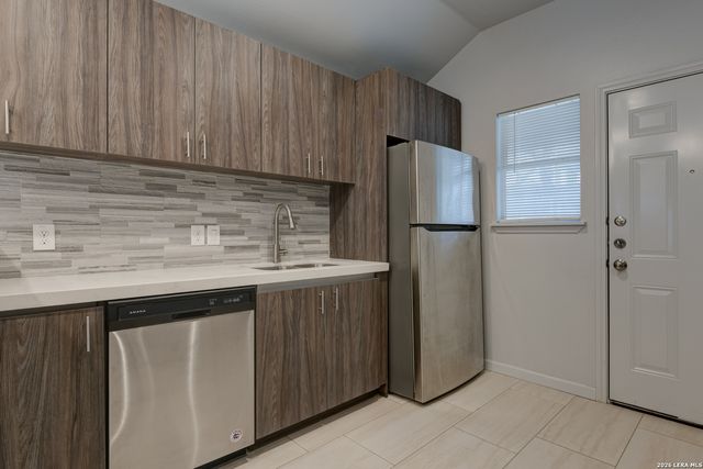 6626 Woodstock, San Antonio, TX 78223