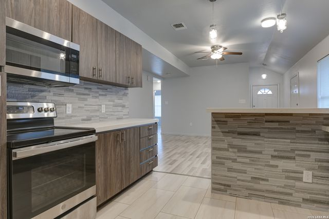 6626 Woodstock, San Antonio, TX 78223