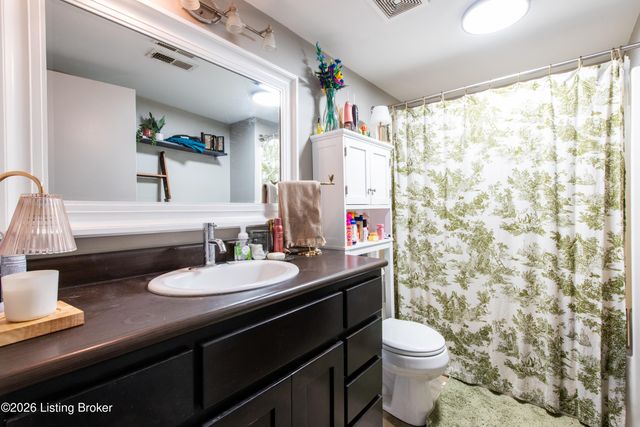 2745 Grinstead Dr APT 213, Louisville, KY 40206