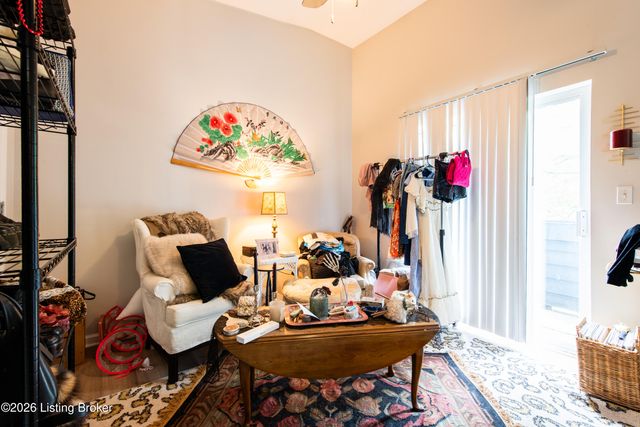 2745 Grinstead Dr APT 213, Louisville, KY 40206
