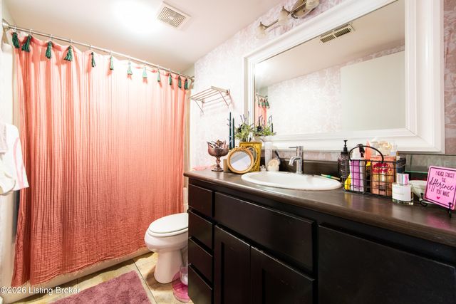 2745 Grinstead Dr APT 213, Louisville, KY 40206