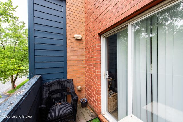 2745 Grinstead Dr APT 213, Louisville, KY 40206