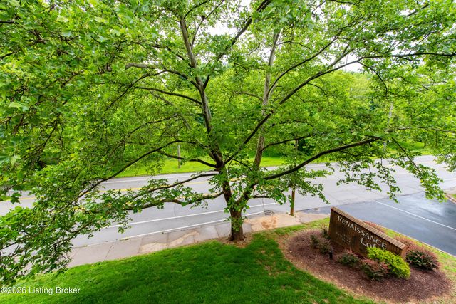 2745 Grinstead Dr APT 213, Louisville, KY 40206