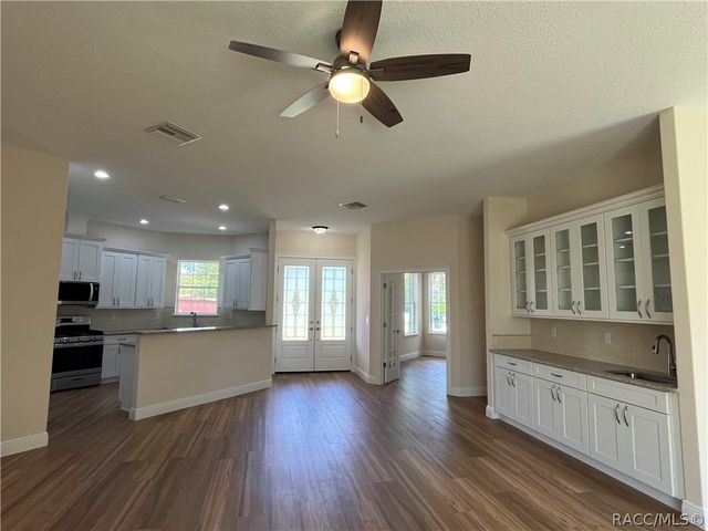 9209 S Deer Park Drive, Homosassa, FL 34446