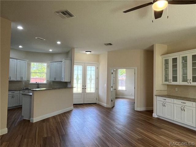 9209 S Deer Park Drive, Homosassa, FL 34446