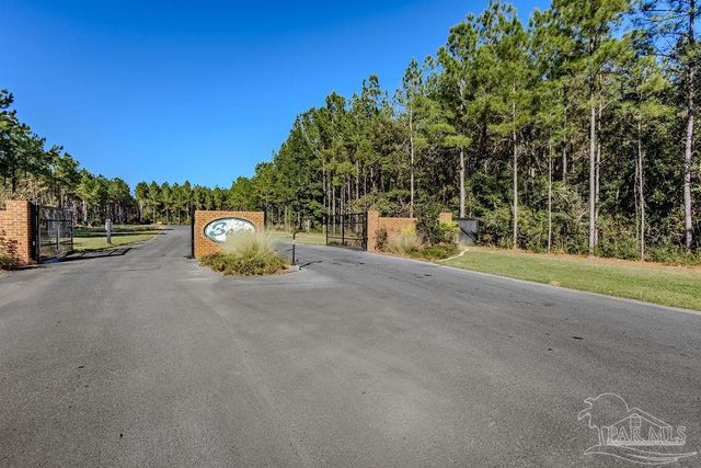 9058 Greyrock Landing Rd, Pace, FL 32571