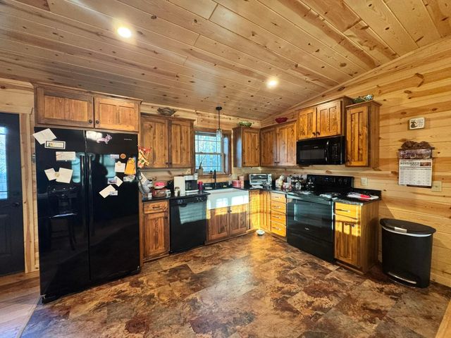 20022 Feathers Road, Logan, OH 43138