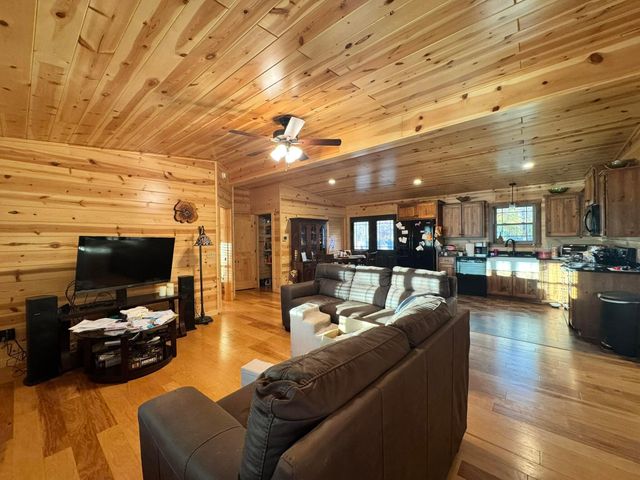 20022 Feathers Road, Logan, OH 43138