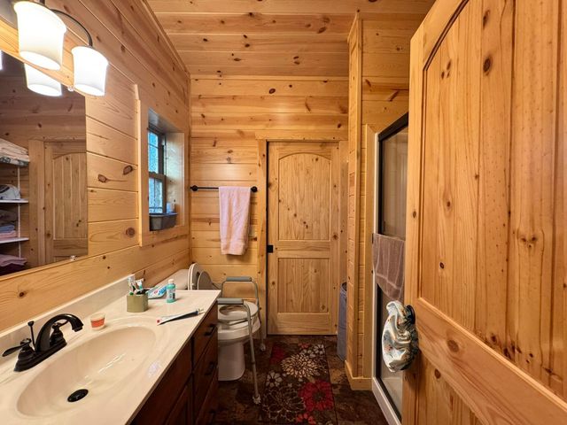 20022 Feathers Road, Logan, OH 43138