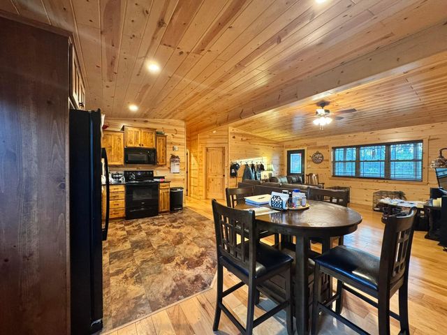 20022 Feathers Road, Logan, OH 43138