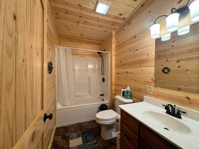 20022 Feathers Road, Logan, OH 43138