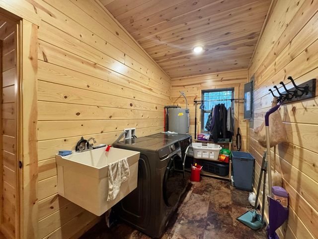 20022 Feathers Road, Logan, OH 43138