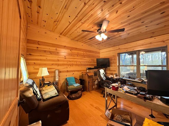 20022 Feathers Road, Logan, OH 43138