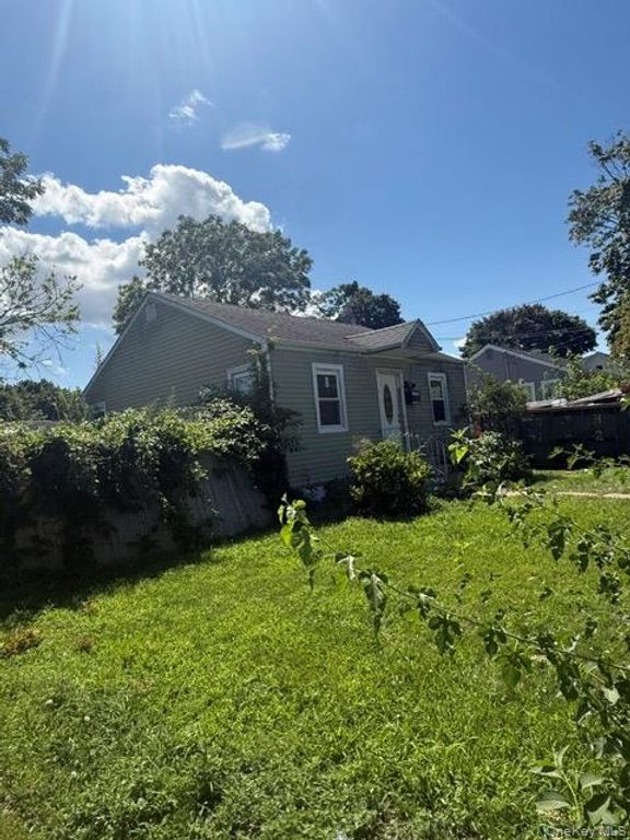 22 E Booker Avenue, Wyandanch, NY 11798 — photo 2