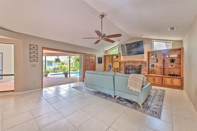 3816 BUCKINGHAM LOOP DRIVE, Valrico, FL 33594