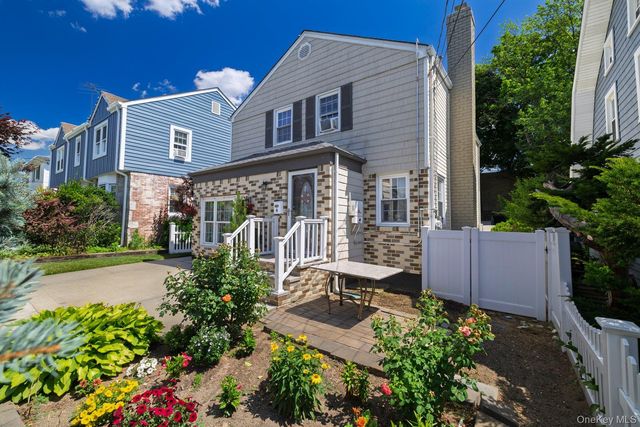 4 Nassau Boulevard, Malverne, NY 11565