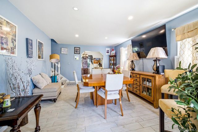 4 Nassau Boulevard, Malverne, NY 11565