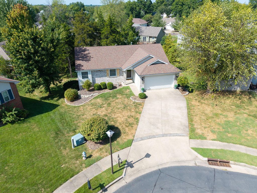 1513 GLENCAIRN CT, Columbia, MO 65203