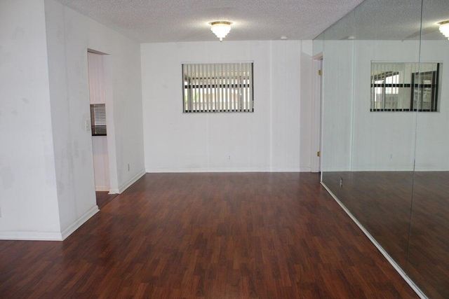 13880 Paddock Drive, Wellington, FL 33414