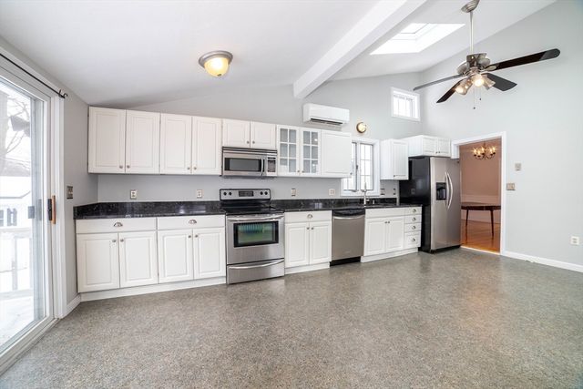 18 Hadwen Lane, Worcester, MA 01602